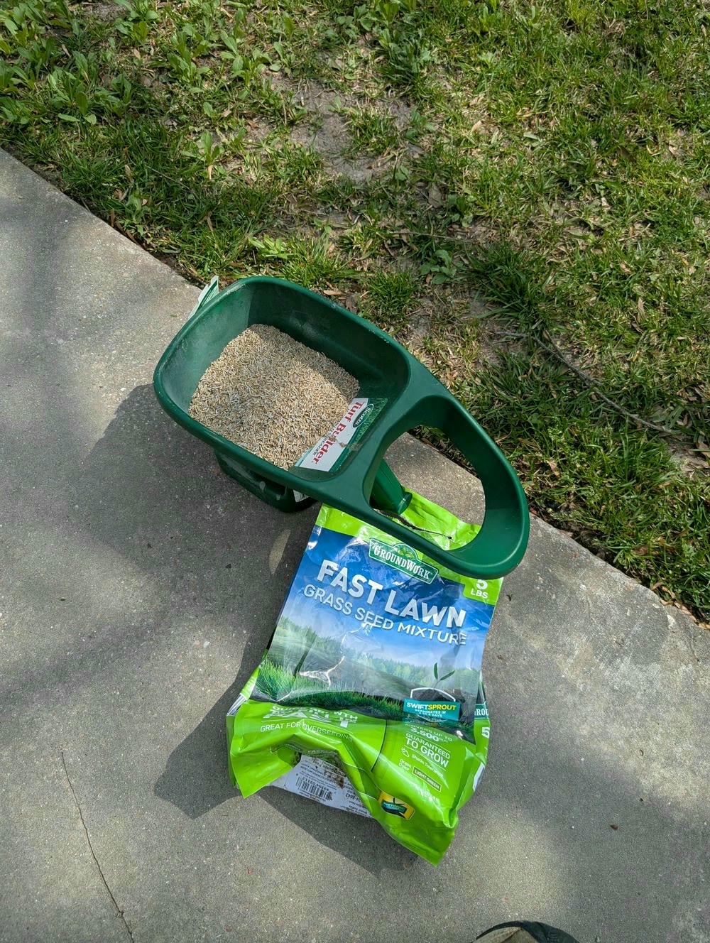 Lawn Fertilizing & Weed Control in Sunset, LA